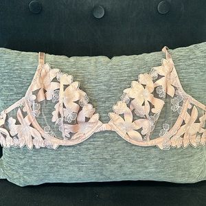 Victorias Secret floral bra. Peach. 34C. New